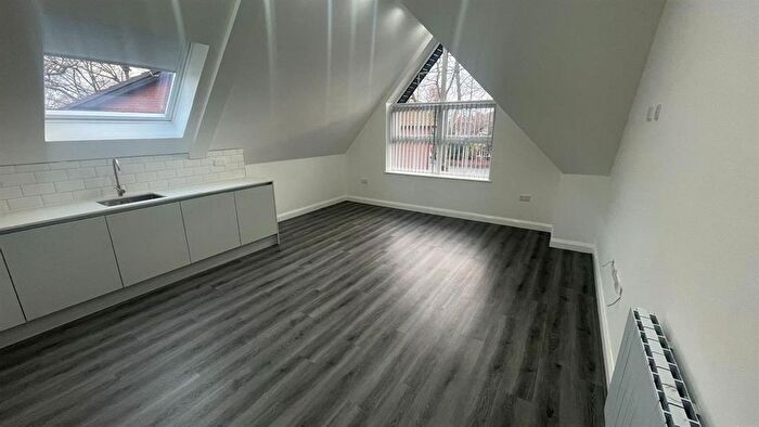 2 Bedroom Flat To Rent In Priory Gardens Clothorn Road, Manchester, M20