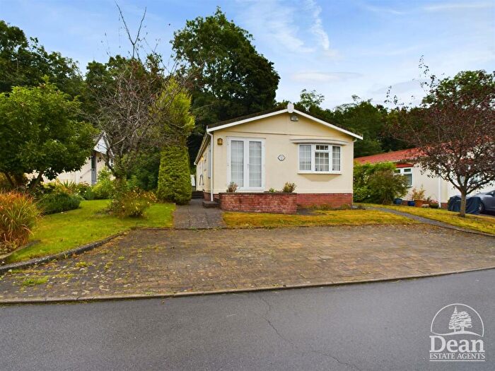 2 Bedroom Park Home For Sale In Clanna, Alvington, GL15