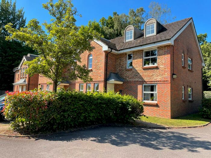 Studio To Rent In Poplar Close, Bracknell, RG12