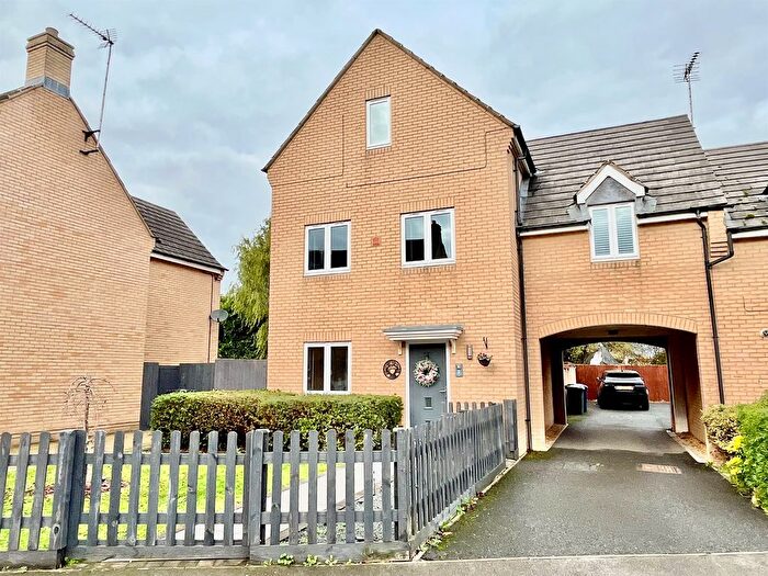 4 Bedroom Link Detached House For Sale In Shackleton Way, Yaxley, Peterborough, PE7