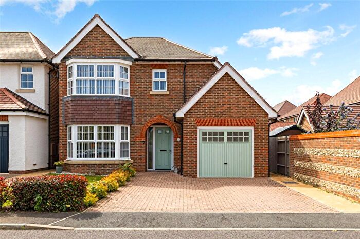 3 Bedroom Detached House For Sale In Runcie Crescent, Basingstoke, RG23