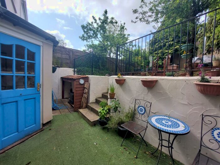 4 Bedroom House To Rent In London Road, Calne, SN11