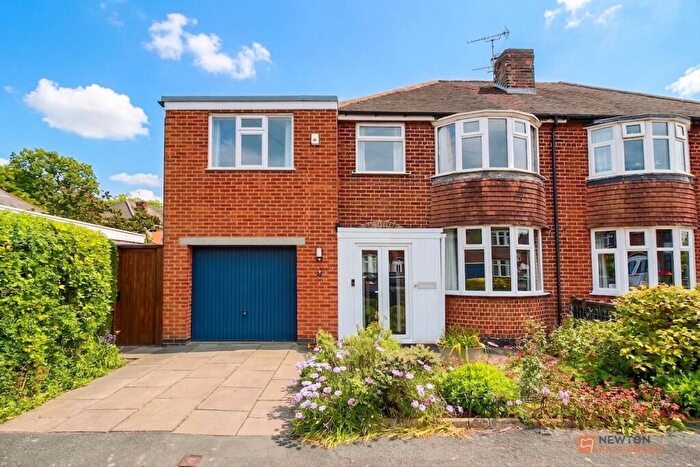 4 Bedroom Semi-Detached House For Sale In Fairbourne Road, Leicester, LE3