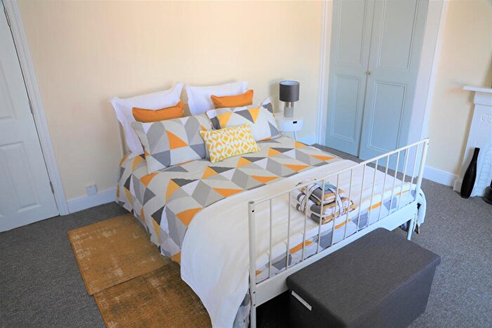 1 Bedroom Terraced House To Rent In Fairfield Road, Droylsden, Manchester, M43