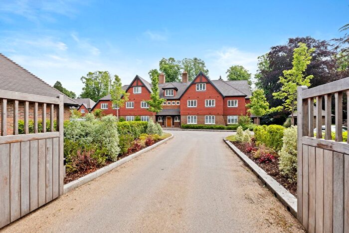2 Bedroom Flat For Sale In Chequers Lane, Walton On The Hill, Tadworth, Surrey, KT20