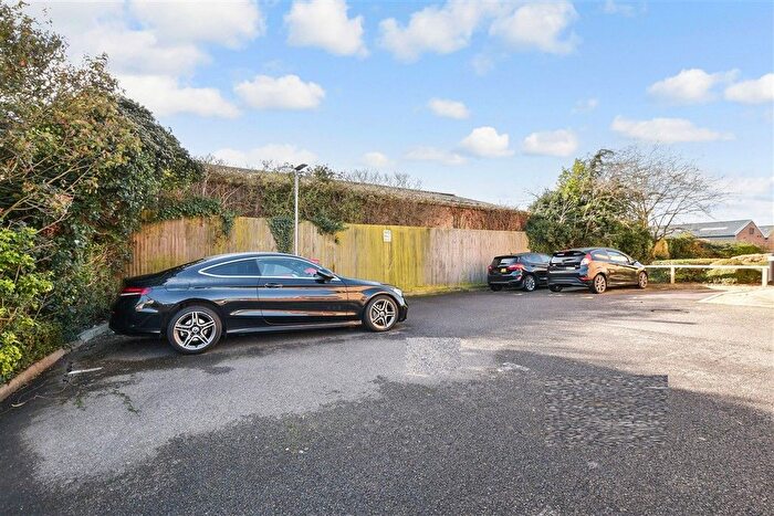 1 Bedroom Flat For Sale In Bridge Road, Wickford, Essex, SS11