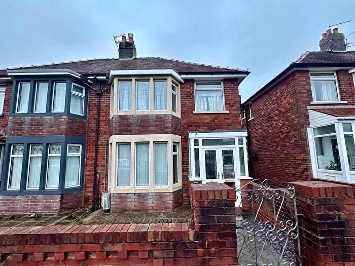 3 Bedroom Semi-Detached House For Sale In Kipling Drive, Blackpool, FY3