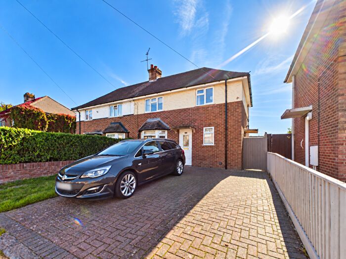 3 Bedroom Semi-Detached House For Sale In South Ham Road, Basingstoke, RG22