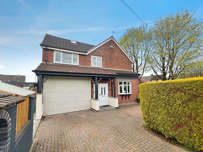 4 Bedroom Semi Detached House For Sale In Derwent Drive, Kearsley, BL4