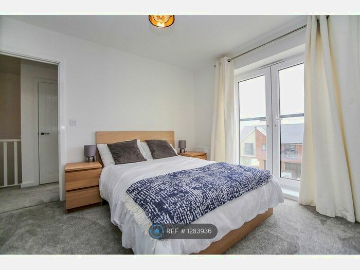 4 Bedroom Semi-Detached House To Rent In Thackeray Drive, Gravesend DA11