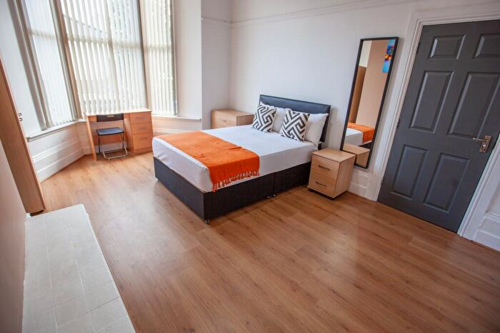 7 Bedroom Semi-Detached House For Sale In Deane Road, L7