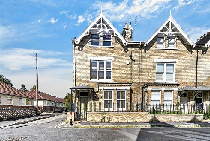 5 Bedroom Semi Detached House For Sale In Feversham Crescent, York, YO31