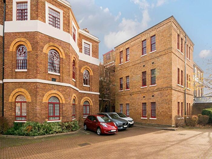 3 Bedroom Flat To Rent In Osterley Gardens, Chevy Road, Southall, UB2