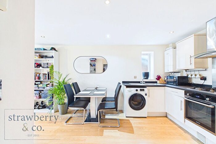 2 Bedroom Flat For Sale In Savoy Court, Savoy Road, BS4