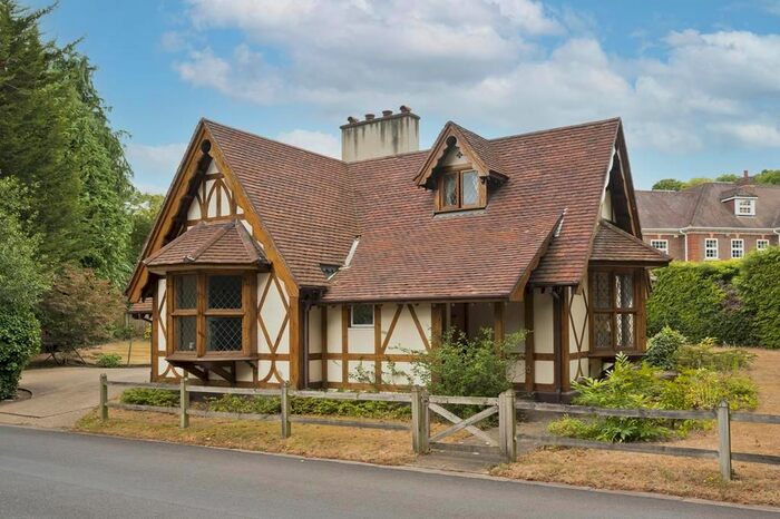 1 Bedroom Detached House To Rent In Burhill Park, Walton On Thames, KT12