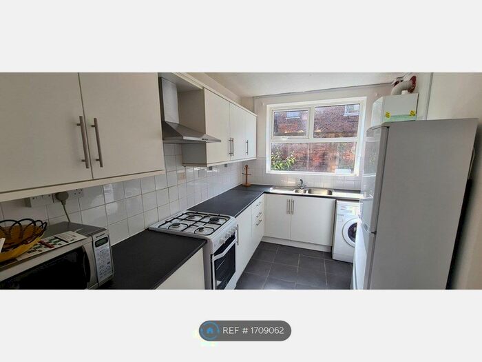 3 Bedroom Terraced House To Rent In Albemarle Street, Manchester, M14