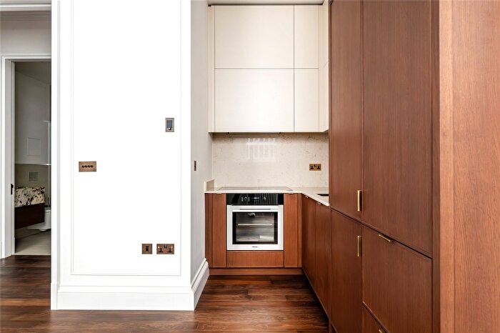 1 Bedroom Flat To Rent In Charles Street, Mayfair, London, W1J