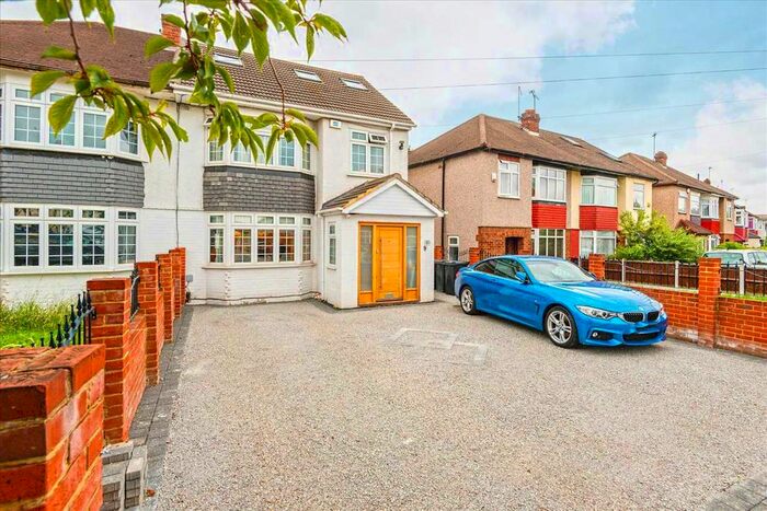 5 Bedroom Semi-Detached House To Rent In Atherton Road, Clayhall, Ilford, IG5