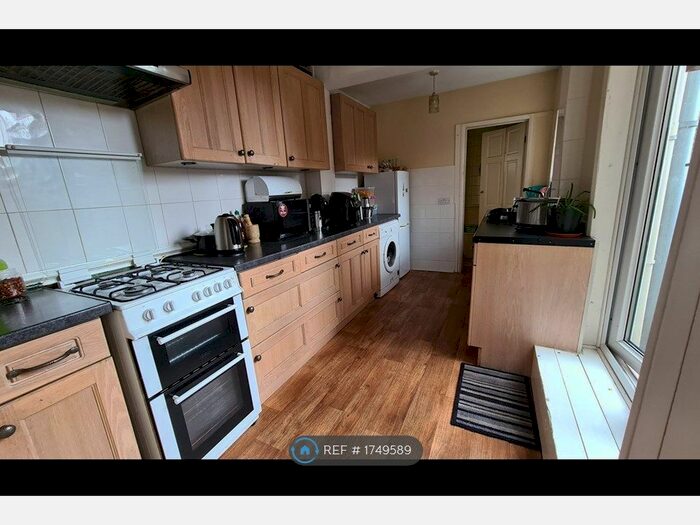 2 Bedroom Semi-Detached House To Rent In Selhurst Place, London, SE25