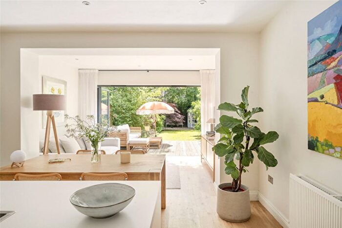 3 Bedroom Flat To Rent In Brondesbury Road, London, NW6