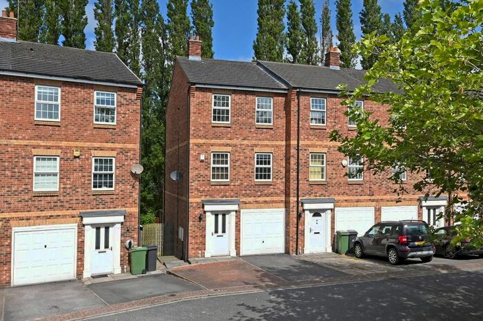 3 Bedroom Detached House To Rent In Waterside Gardens, Huntington Road, York, YO31