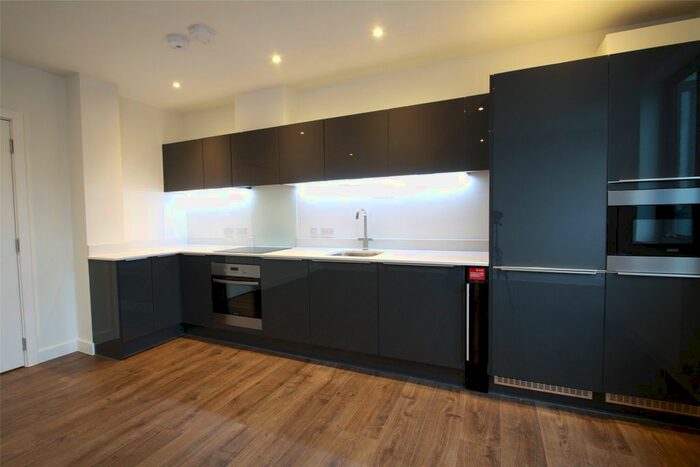 3 Bedroom Flat To Rent In Roman House, Hanworth Lane, Chertsey, Surrey KT16