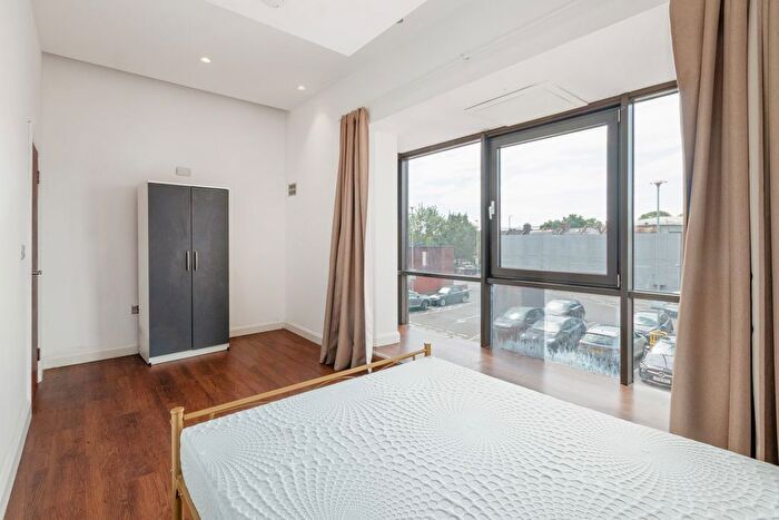 1 Bedroom Flat To Rent In Vantage House, SW19