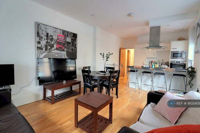 2 Bedroom Flat To Rent In York Road, London, SW11