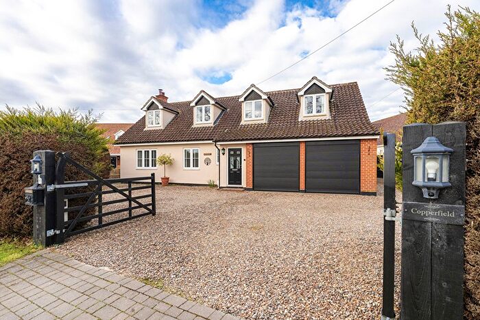 4 Bedroom Detached House For Sale In Hall Lane, Blundeston, NR32