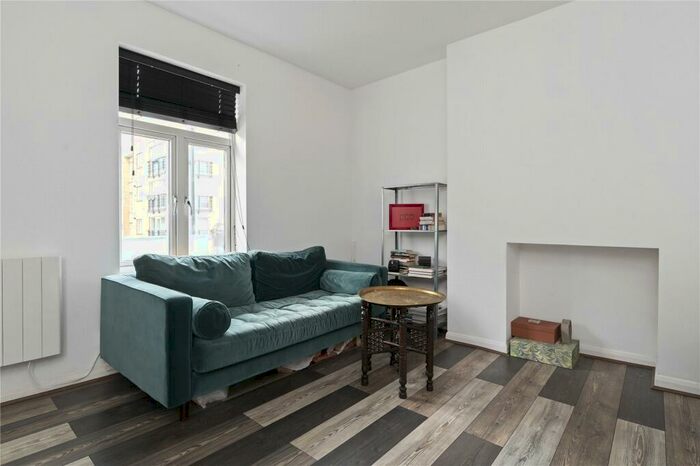 Studio To Rent In Essex Road, Canonbury, Islington, London, N1