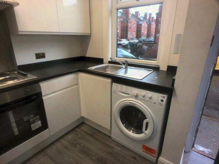 2 Bedroom Terraced House To Rent In John Street, Leeds, West Yorkshire, LS6