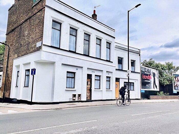 5 Bedroom Semi-Detached House To Rent In Morning Lane, Homerton, E9