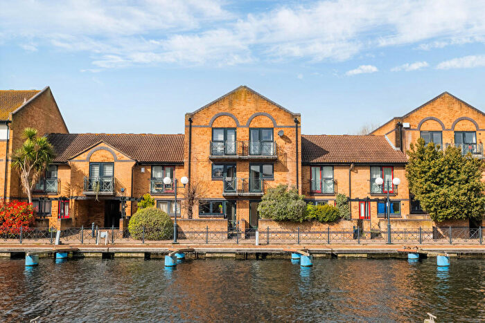 2 Bedroom Flat For Sale In Whiteadder Way, London, E14