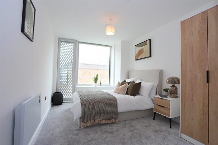 3 Bedroom Apartment For Sale In Great Ducie Street, M3 - Photo 8