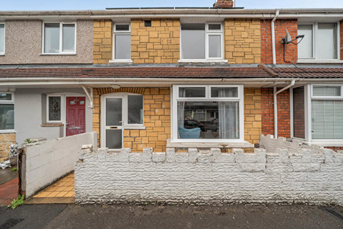 3 Bedroom Terraced House For Sale In Tydeman Street, Gorse Hill, Swindon, SN2