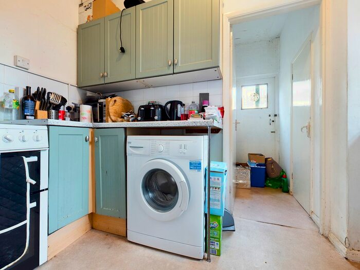 2 Bedroom Flat To Rent In St Andrews Road, Brighton, BN41