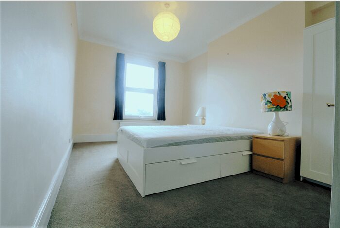 2 Bedroom Flat To Rent In Worple Road, London, SW20