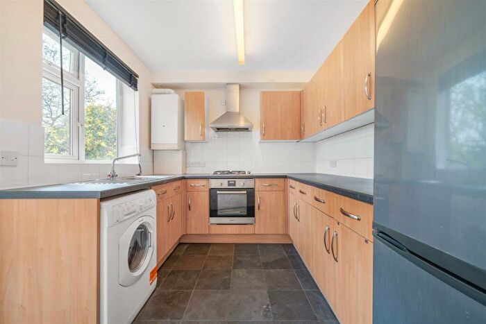 2 Bedroom Flat To Rent In Howard House, Howard Road, Penge, SE20