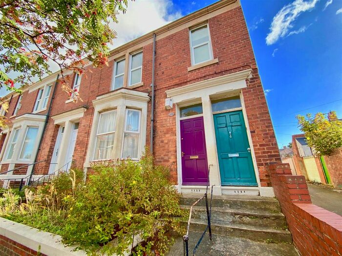 3 Bedroom Flat To Rent In Windsor Avenue, Bensham, Gateshead, NE8