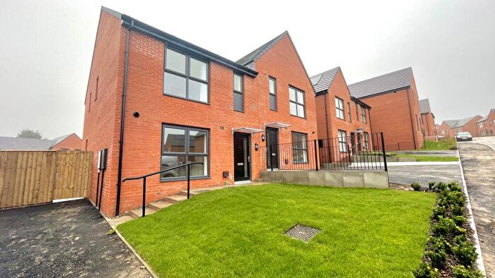 3 Bedroom Semi-Detached House To Rent In Stonecliffe Road, Sheffield, S2