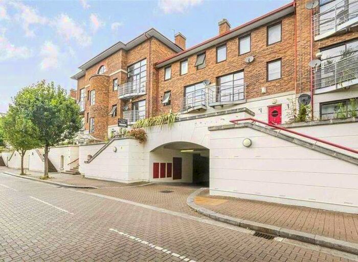 4 Bedroom Flat To Rent In Finland Street, Surrey Quays, Canada Water, London, SE16