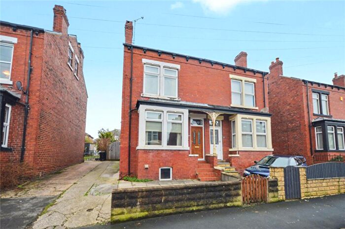 4 Bedroom Semi Detached House For Sale In Cross Flatts Grove, Leeds, LS11