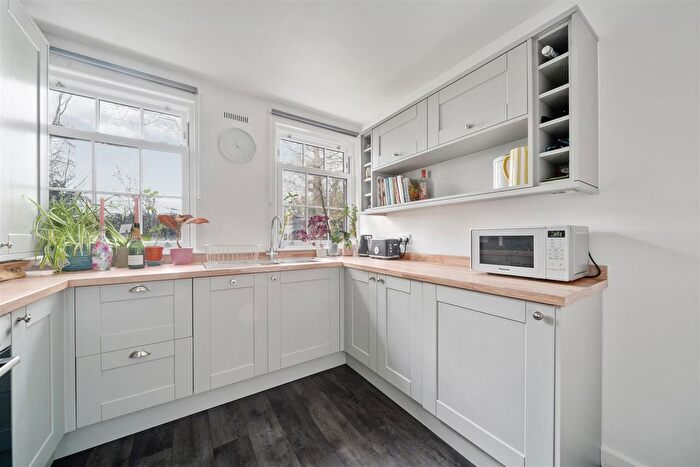 1 Bedroom Flat For Sale In Cottenham Park Road, London, SW20