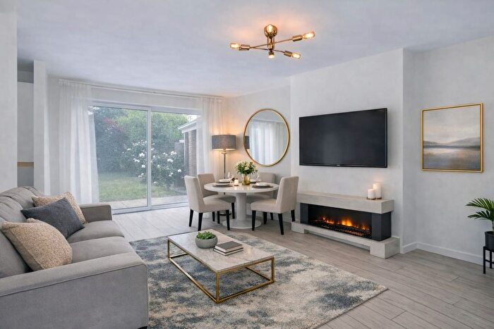 3 Bedroom Bungalow For Sale In Queensway, Heald Green, SK8