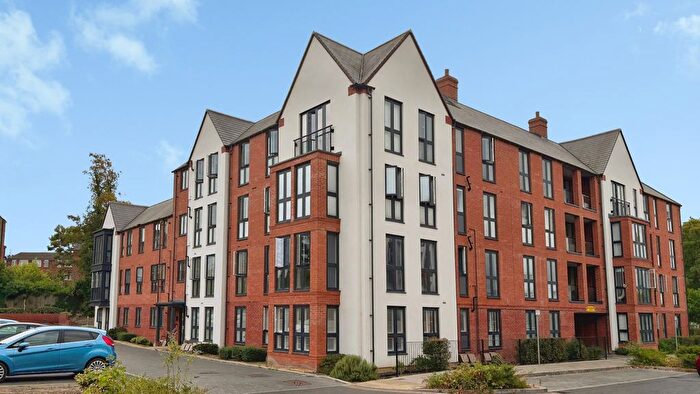 2 Bedroom Flat For Sale In Biscoe Way, Wokingham, RG40
