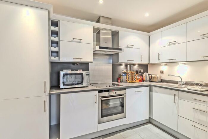 2 Bedroom Flat To Rent In Wapping Lane, Wapping, London, E1W