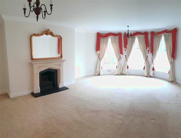 3 Bedroom Flat To Rent In Nashdom Lane, Burnham, Slough SL1