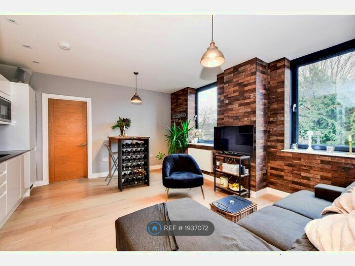 1 Bedroom Flat To Rent In Aldenham Road, Bushey, WD23