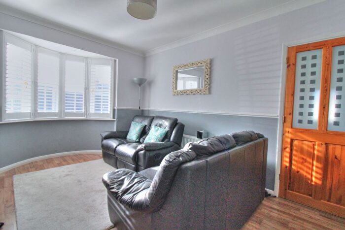 3 Bedroom Bungalow For Sale In Alpha Close, Basildon, SS13