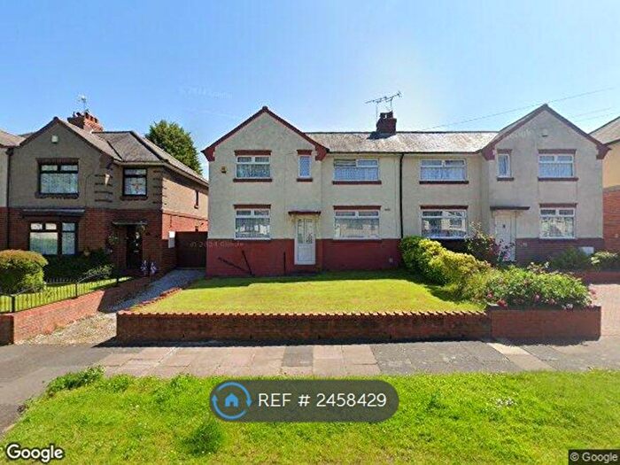 3 Bedroom Semi-Detached House To Rent In Clent Road, Oldbury, B68